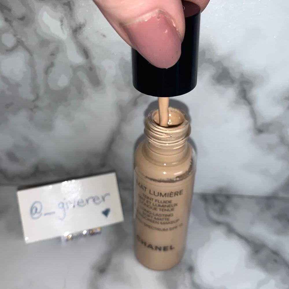 CHANEL 20 CLAIR (1.0) Mat Lumiere Long Lasting Luminous Matte Fluid Make… - Picture 4 of 11